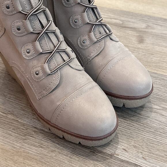 MIA Women’s 8.5 Sand Beige Anatomic Contoured Footed Wedge Ankle Boots EUC - Picture 2 of 10